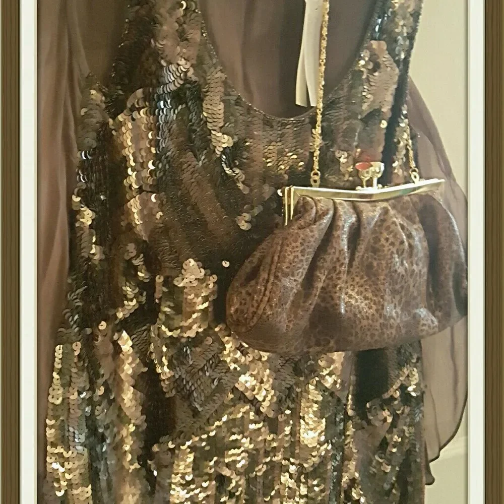 💥 GOLD HAWK SLEEVELESS DRESSY TOP💥 - Picture 2 of 7
